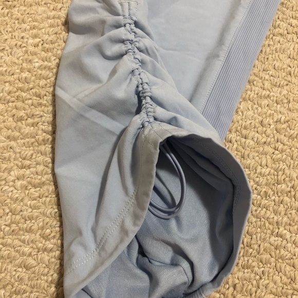Lululemon BRAND NEW Beyond Studio Crop 25” Size 6 - Picture 8 of 8